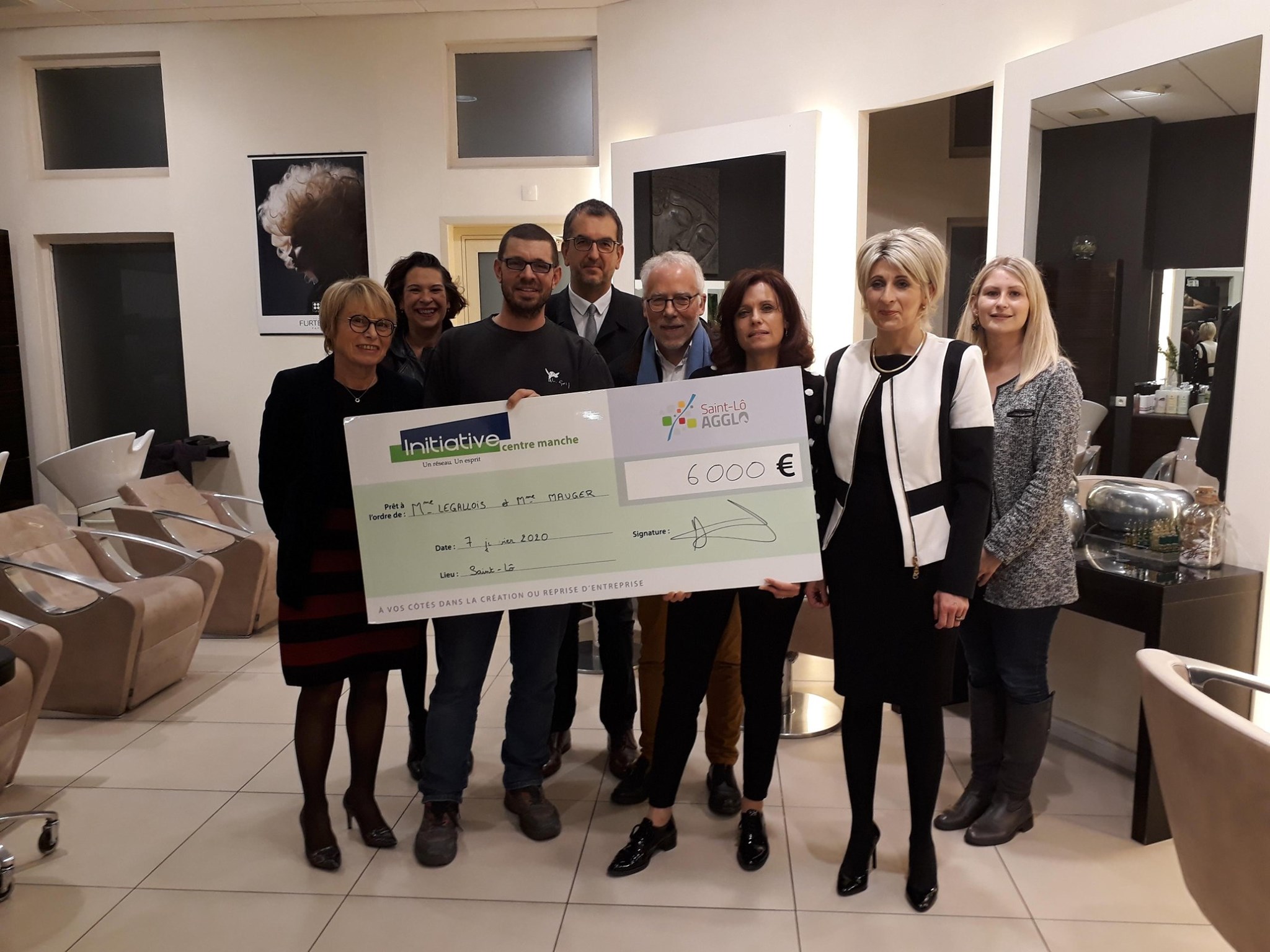 Remise de chèque de prêts d'honneur le 7/01/2020 à Mesdames Mauger et Legallois pour la reprise d'un très beau salon de coiffure, 46 rue Maréchal Leclerc à Saint-Lô.
